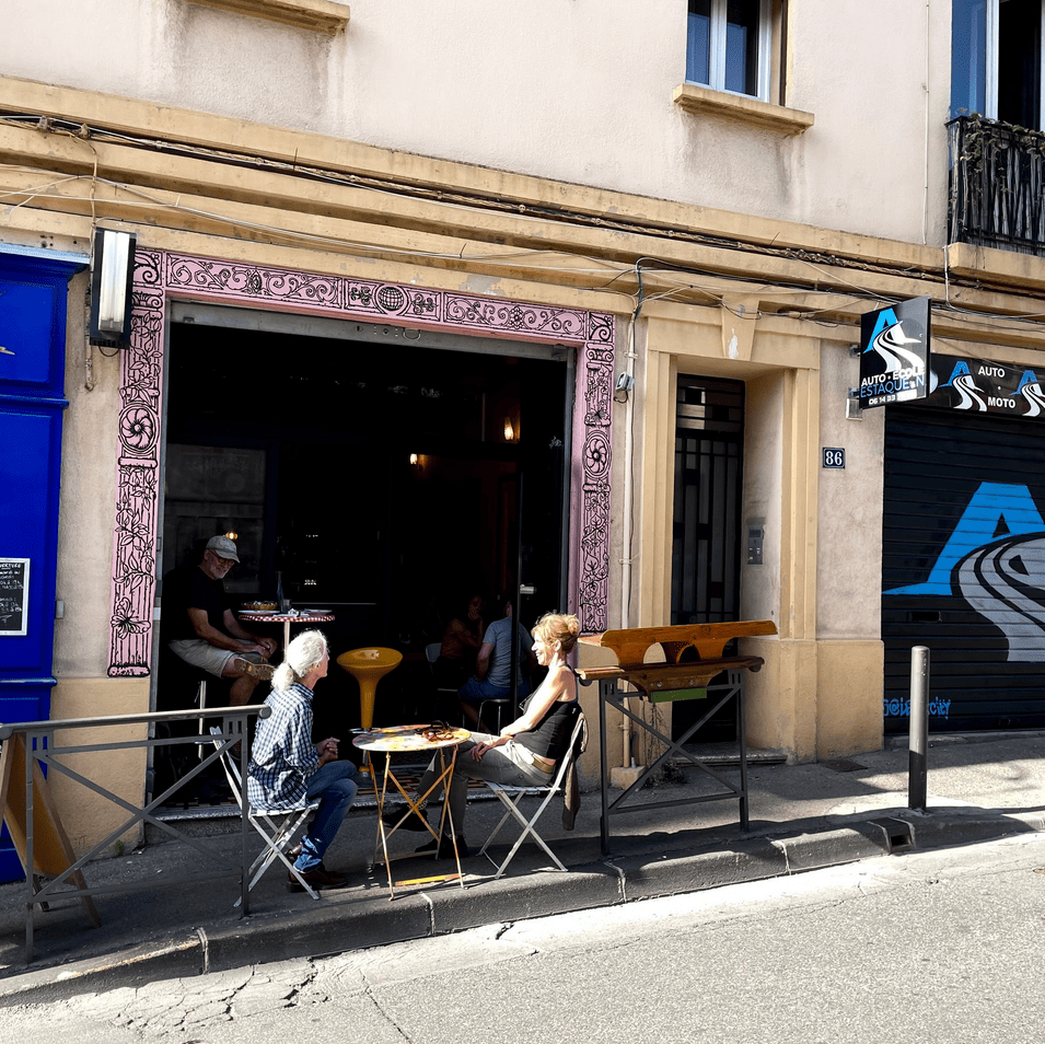 Service coopératif au Caravane Café - Coopérateurs bénévoles en service